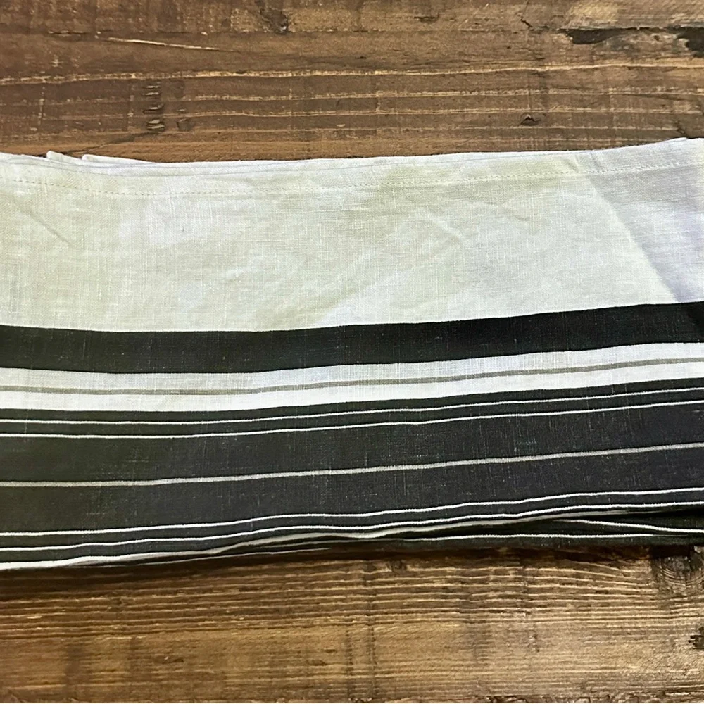 Williams Sonoma Black and Flax Linen Napkins